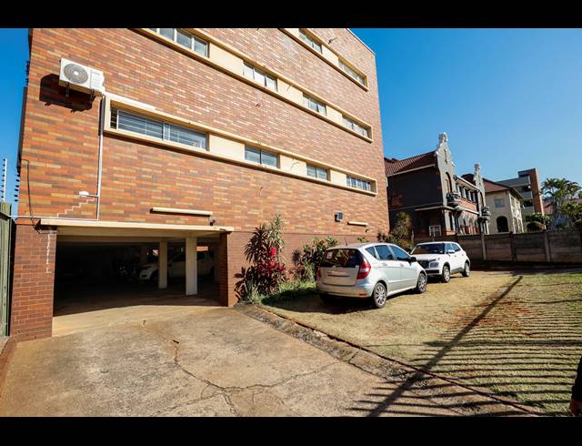 3 BEDROOM APARTMENT FOR SALE IN WINDERMERE